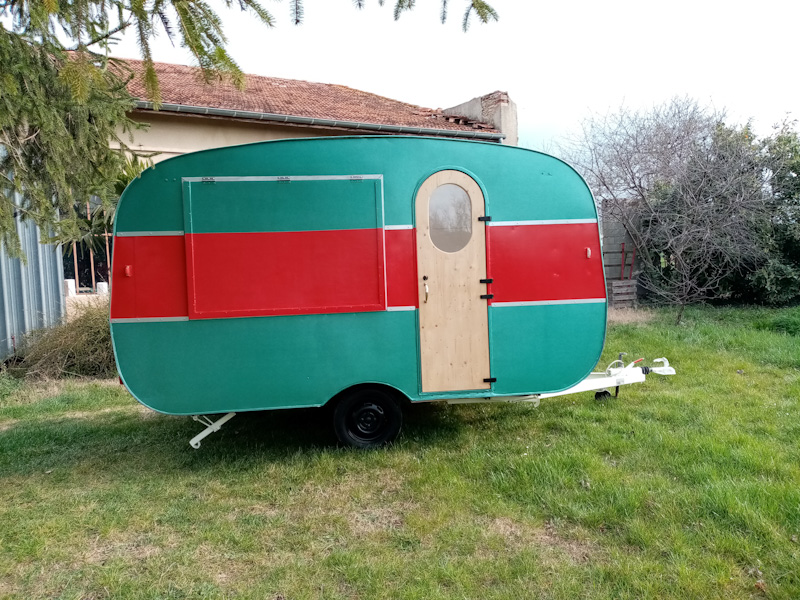 renovation-caravane-peinture-extérieure